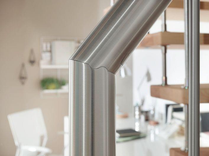 Edelstahlhandlauf an der Systemtreppe STAR